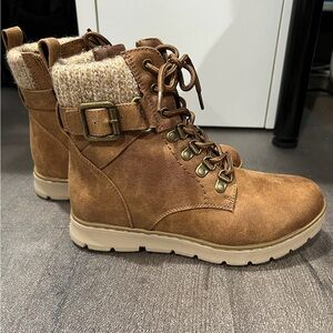 NEW Women’s Sonoma boots. Size 6